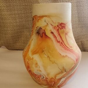 Nemadji potttey  7in. Vintage.  Swirls. Aztec native thene.